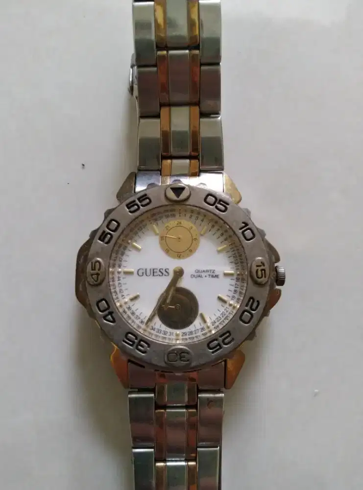 Jam GUESS...ORIGINAL