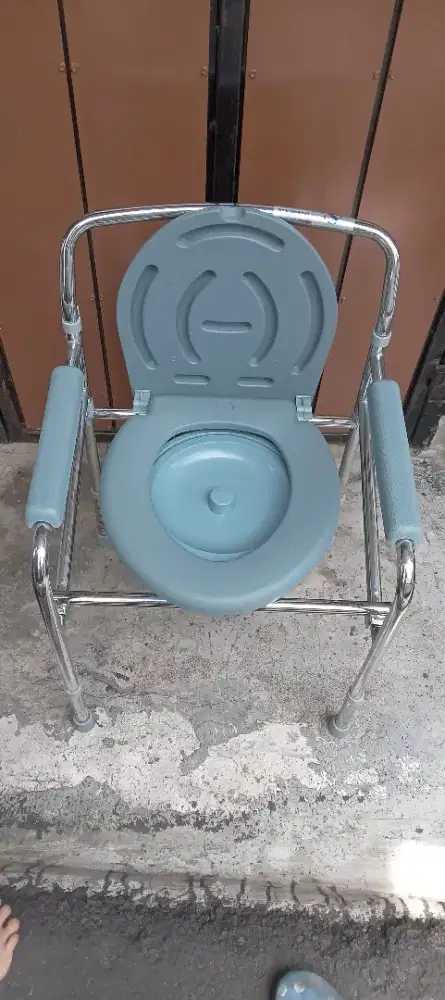 kursi buang air besar