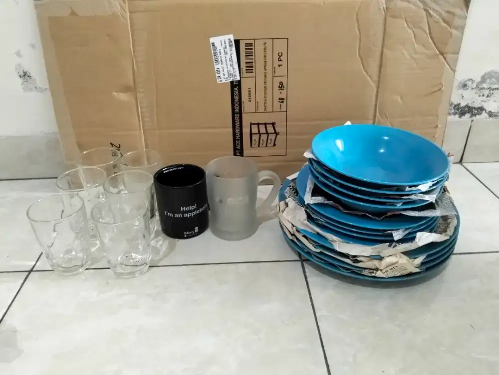 Piring dan gelas kaca