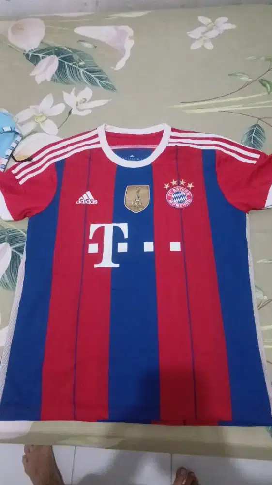 Kaos bola merek adidas bayern munchen