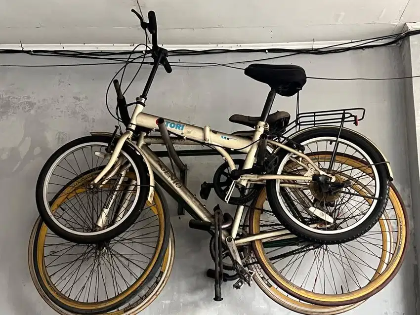 Dijual 1 sepeda lipat merk Tori dan 2 sepeda Fixie (fixed gear/doltrap