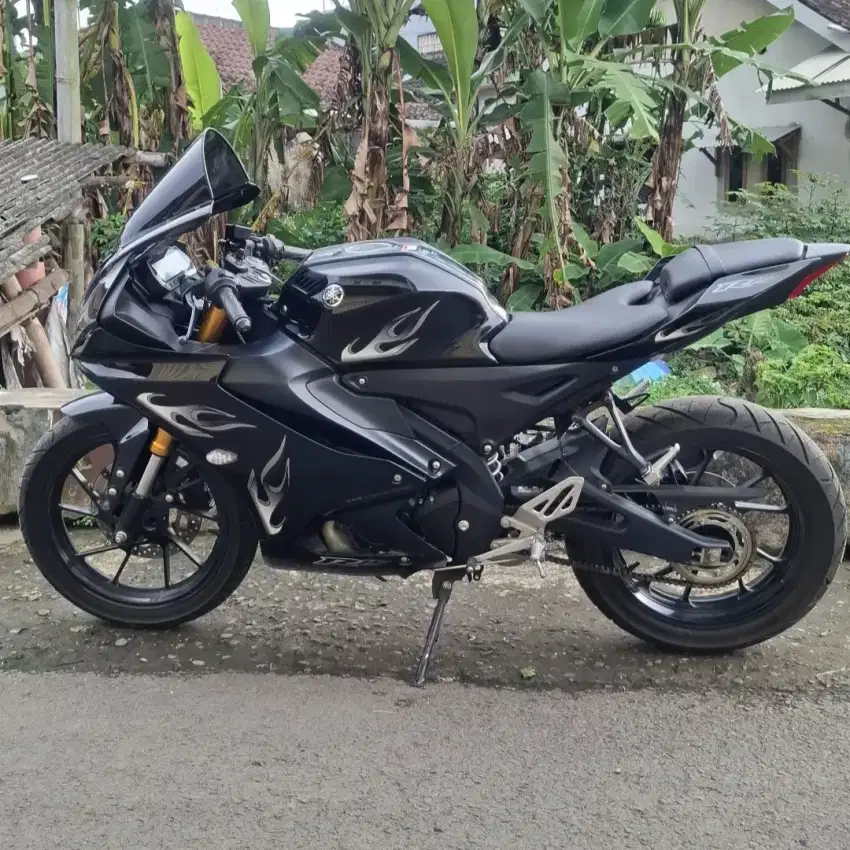 Yamaha R15 V4 tahun 2022 Hitam