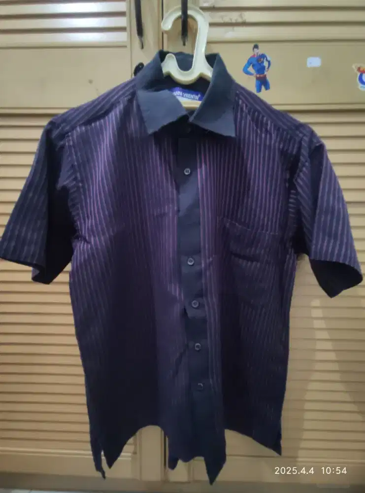 Baju kemeja layak pakai ukuran M murah aja