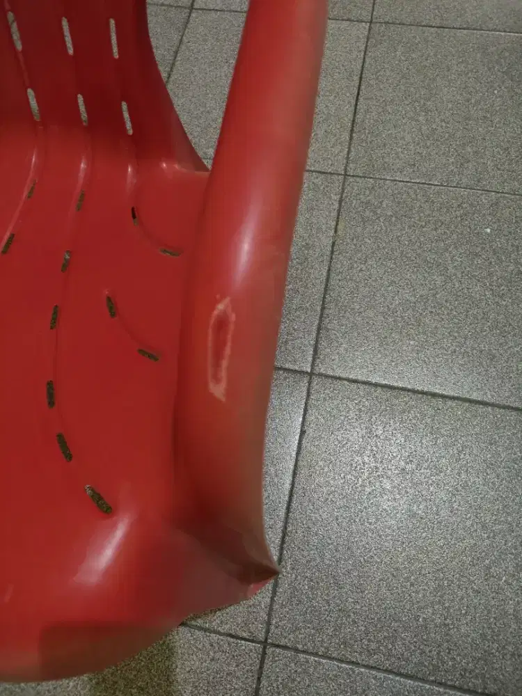 Di jual kursi plastik santai