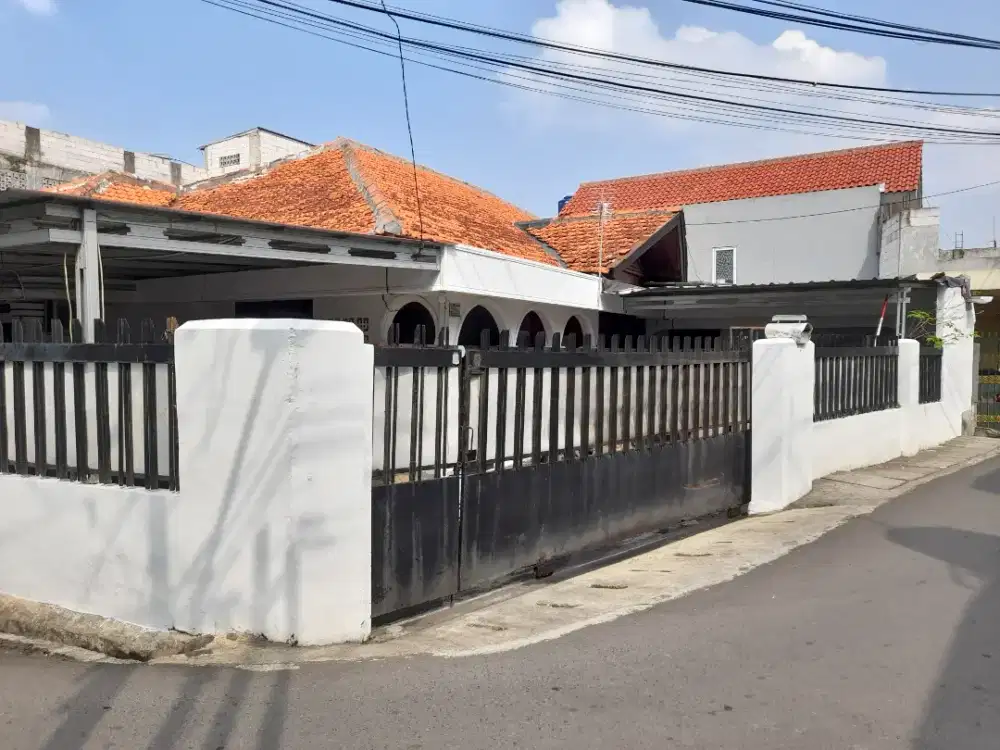 Di jual Rumah Hitung Tanah di Pejaten Jakarta Selatan