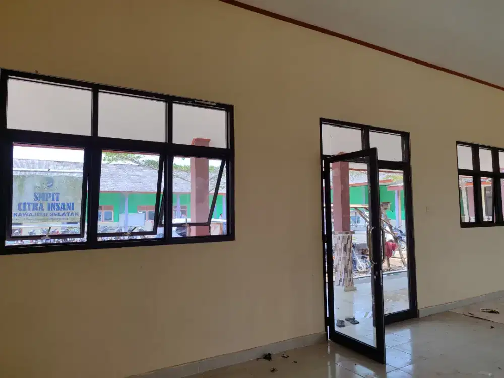 Jasa pintu dan kaca almunium