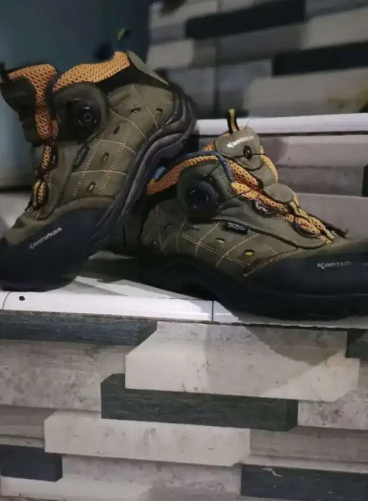 SEPATU OUTDOR KANTUKAN SIZE 42/43