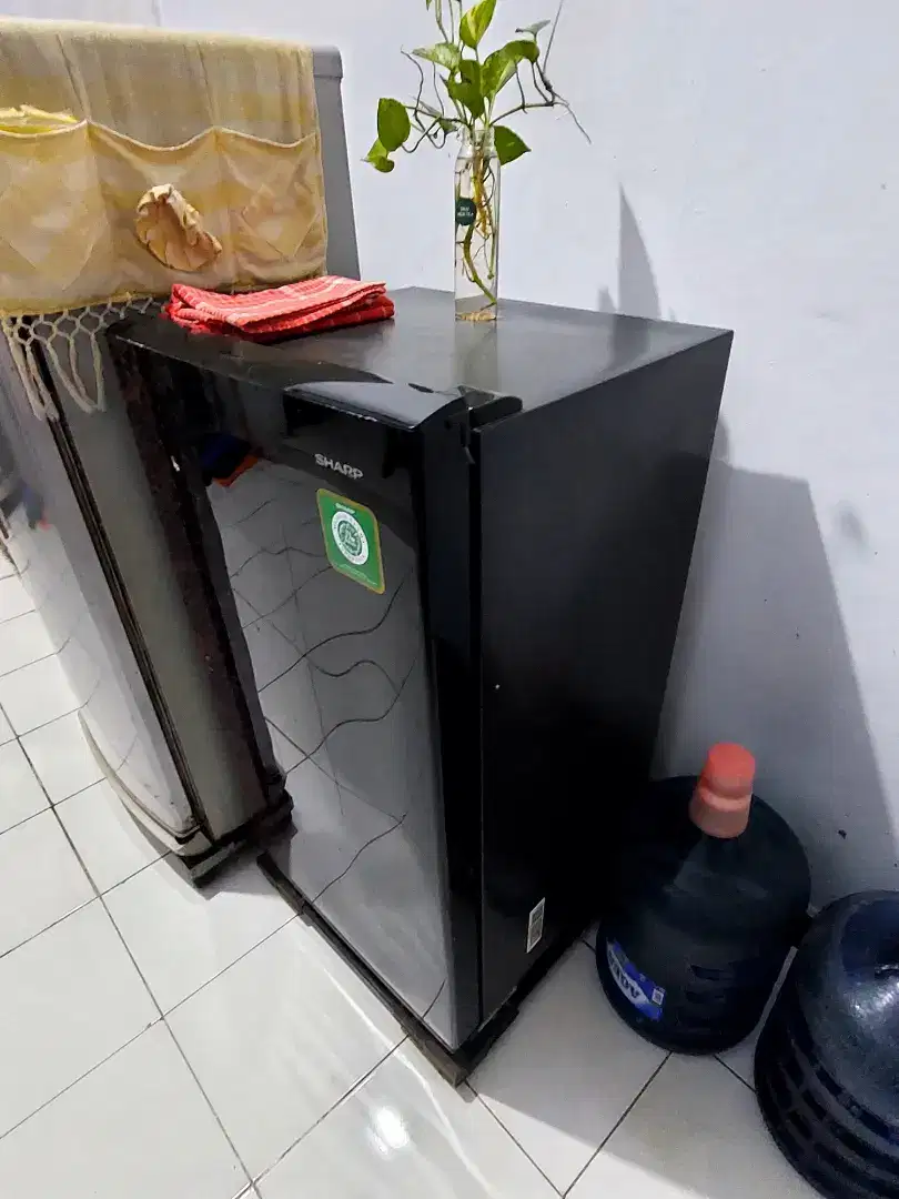 Kulkas 1 pintu Sharp SJX-165MG 133 liter 84 watt
