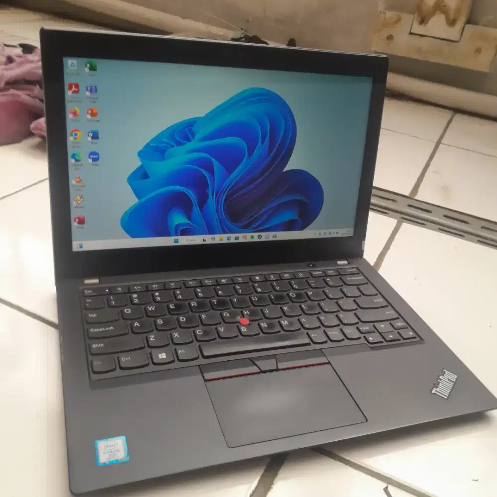 Lenovo Thinkpad X280 Touchscreen i5 Gen 8 ram 8gb ssd 256gb laptop ori
