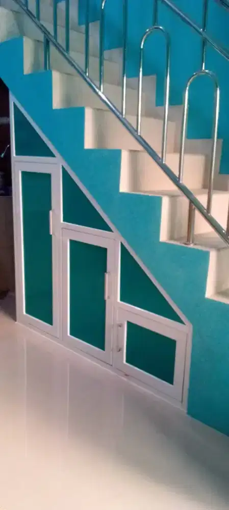 Lemari bawah tangga aluminium