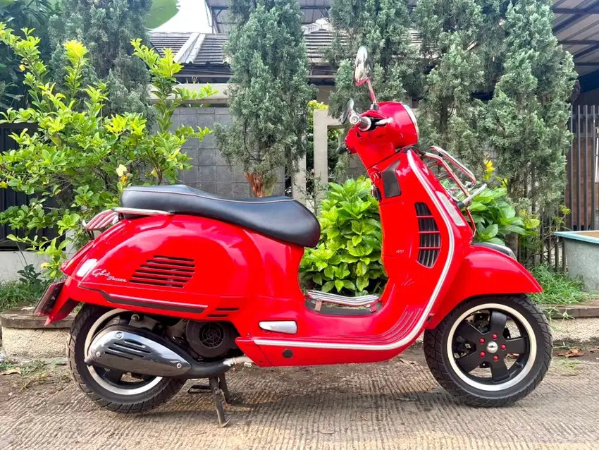Vespa GTS Lengkap mulus