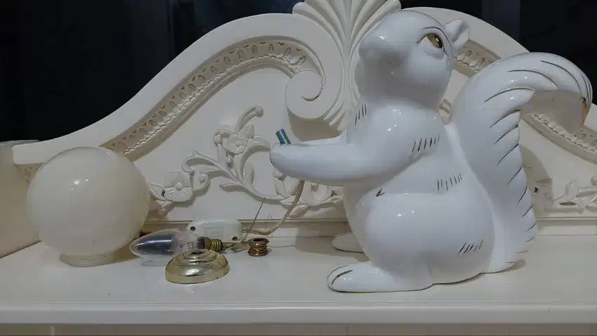 Lampu Kelinci Putih
