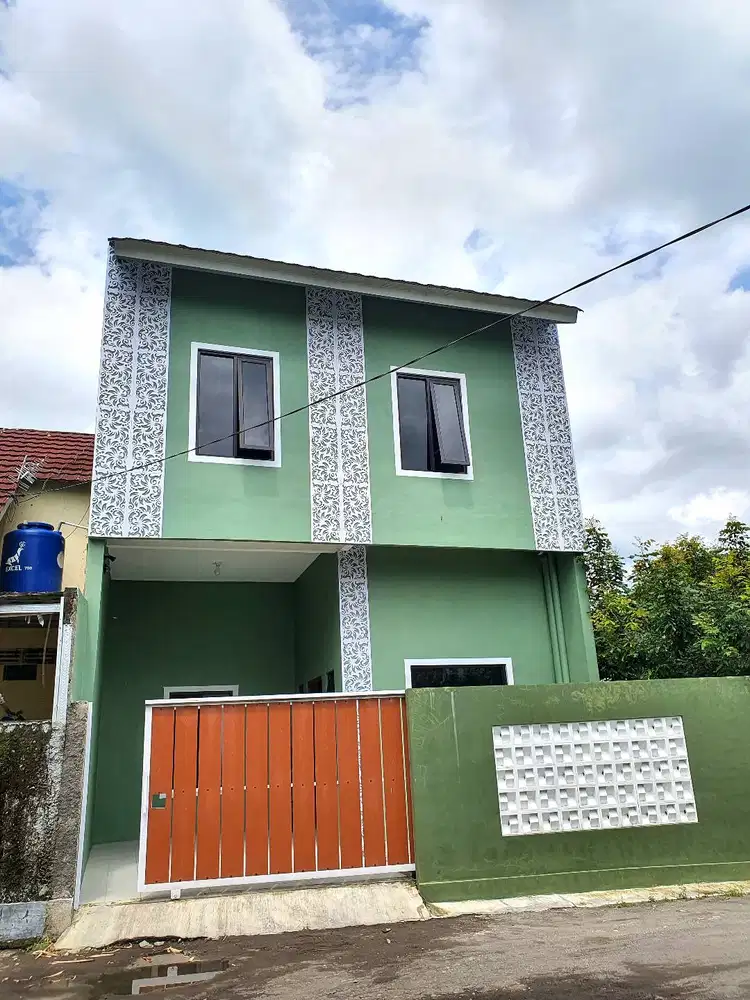 Rumah 2 Lantai Bonus Furniture di Selomartani