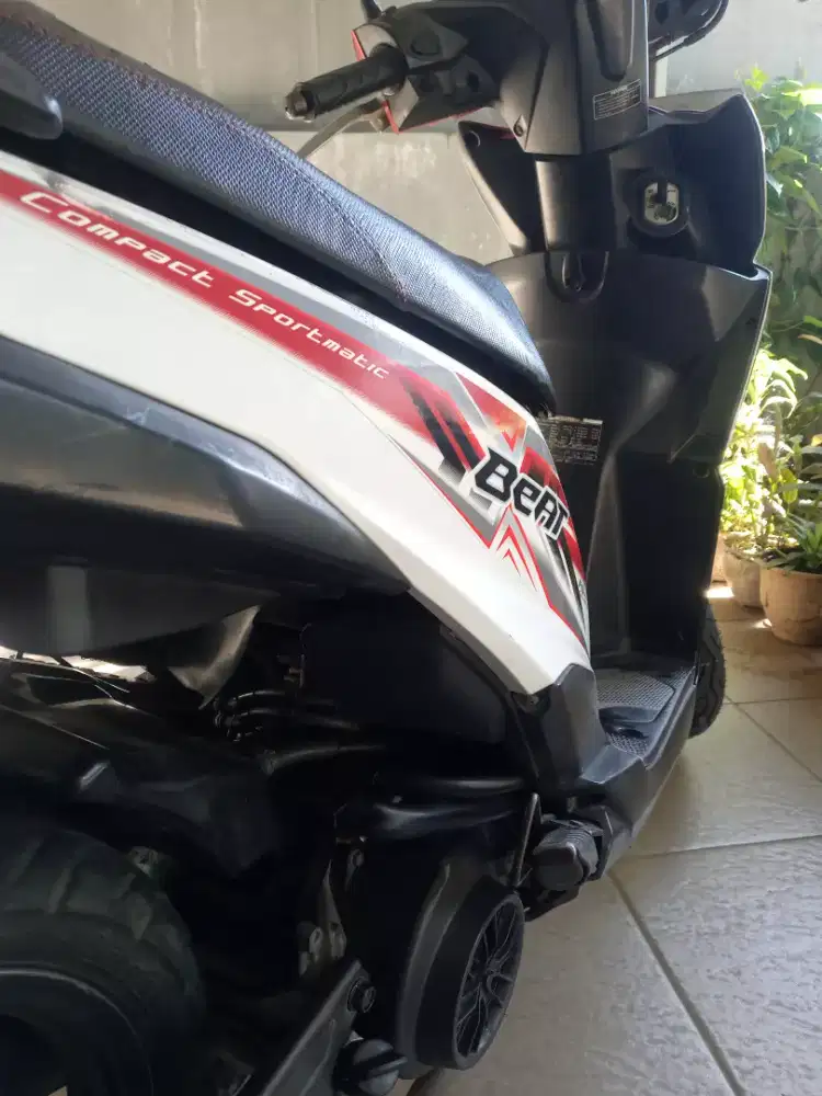 Beat 2015 esp merah putih bagus(D)