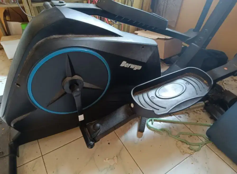 Alat Fitnes Sepeda statis merk berwyn