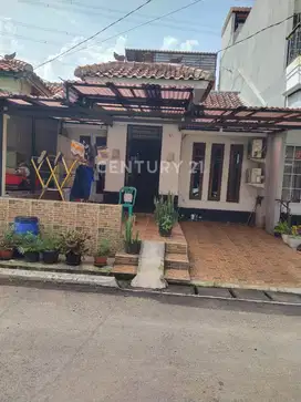 Rumah Rapi Siap Huni Taman Ubud Cempaka Lippo Village