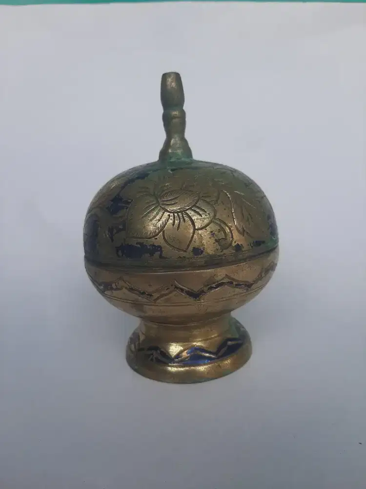 Kinangan antik kuningan