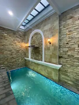 Di Jual RUMAH BARU ADA KOLAM RENANG di JAGAKARSA