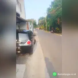 rumah dan tempat usaha pinggir jalan utama depan hyatt lempongsari