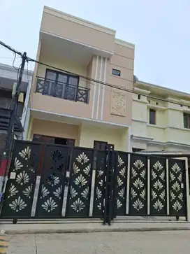 Dijual Rumah Baru di Hibrida, siap huni, cantik bagus, 3 lantai
