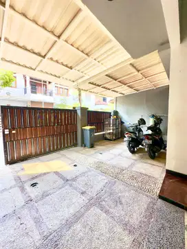 Dijual rumah siap huni lokasi strategis di permata hijau, senayan
