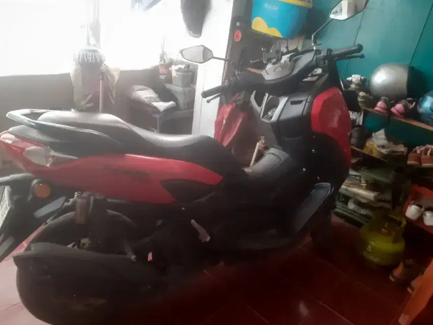 Nmax tahun 2023 merah Glossy