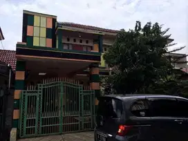 Rumah 2 lantai luas 225 m² dalam Cluster Harapan Indah Bekasi