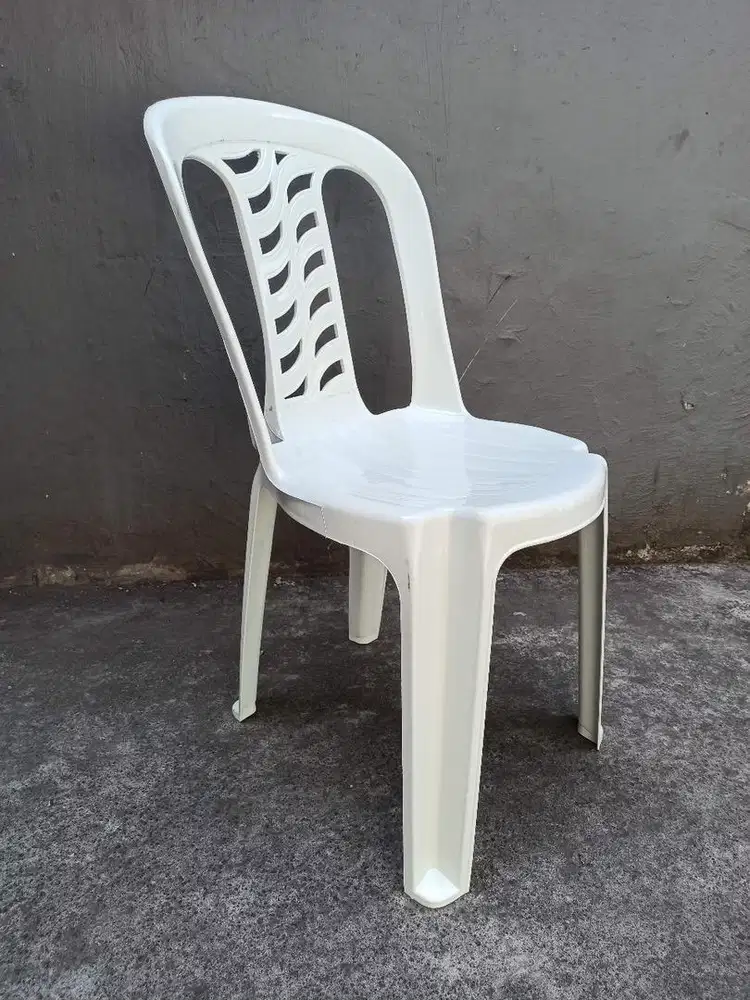 Kursi plastik putih kuat