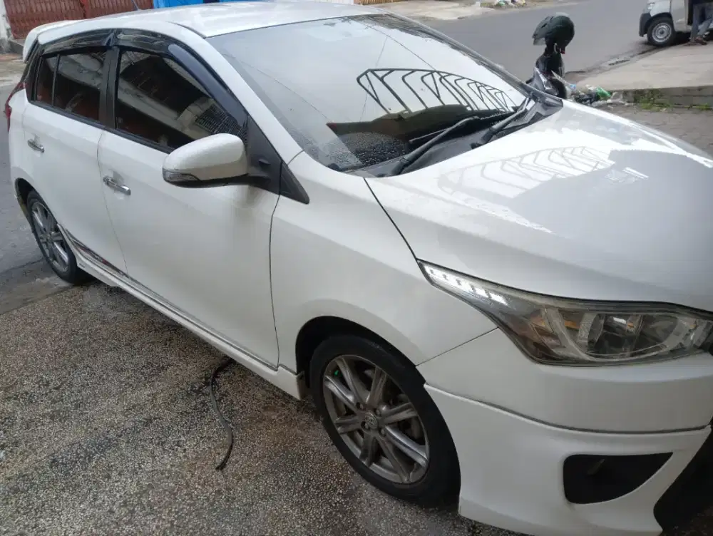 Jual santai Yaris S-TRD putih A/T 2016