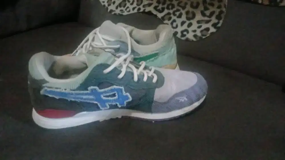 Dijual sepatu merek asics