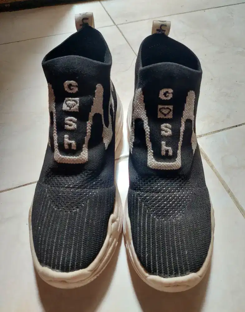 Sepatu Sneakers Gosh Ori