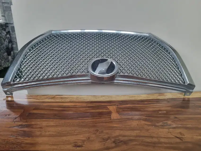 Gril innova grand dan lexus rx270 bekas masih layak pakai