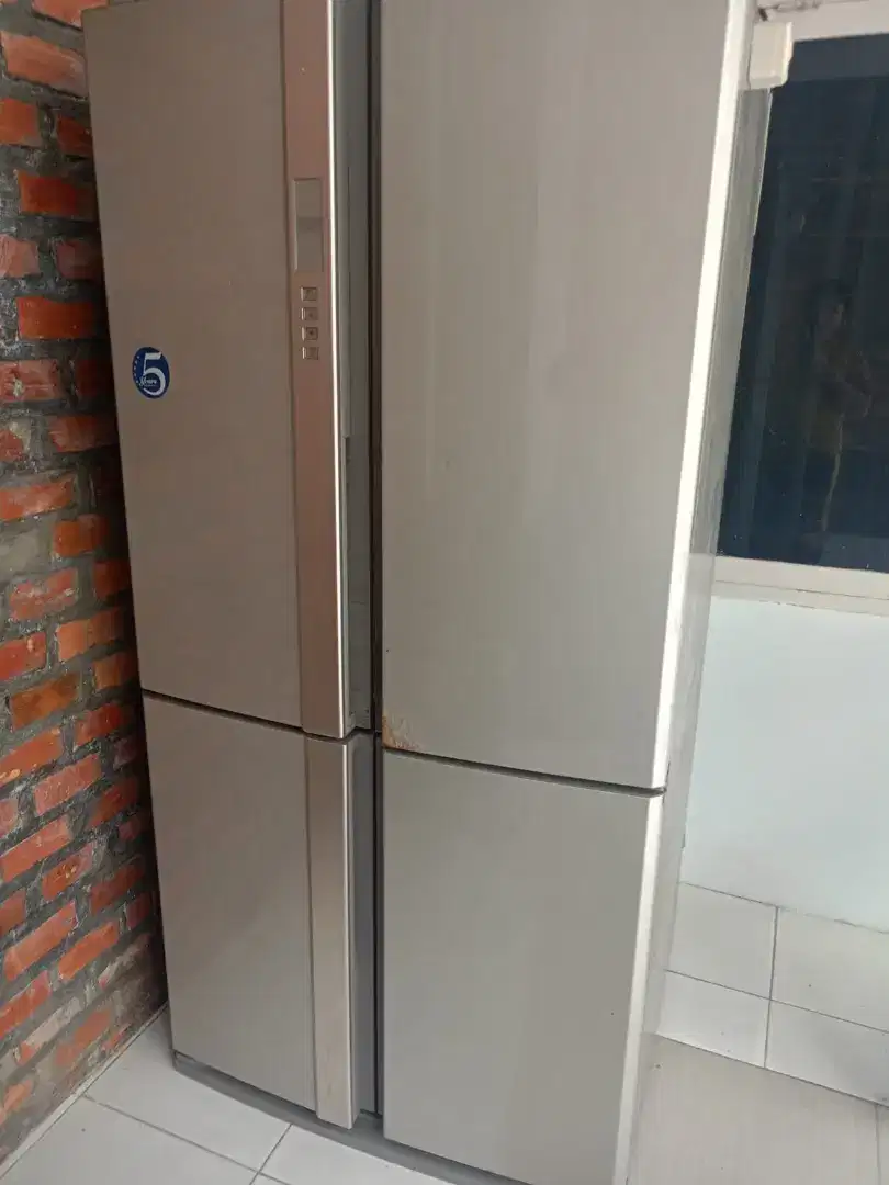 Kulkas 4 pintu Sharp