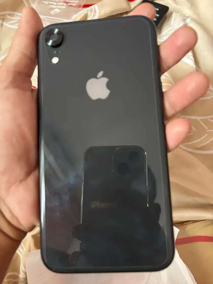 iPhone XR 64 hitam