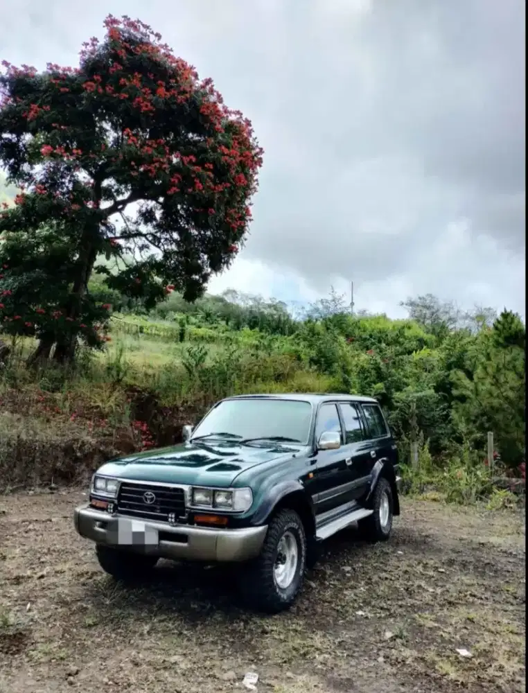 Land Cruiser VX-80 very good condition