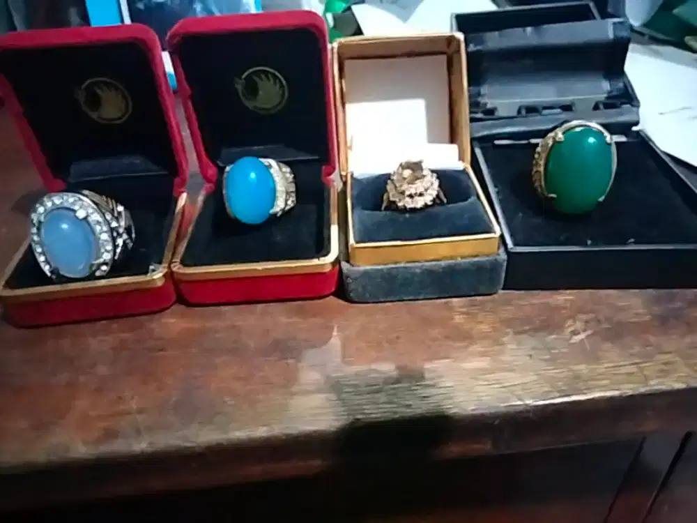 Cincin imitasi  batu