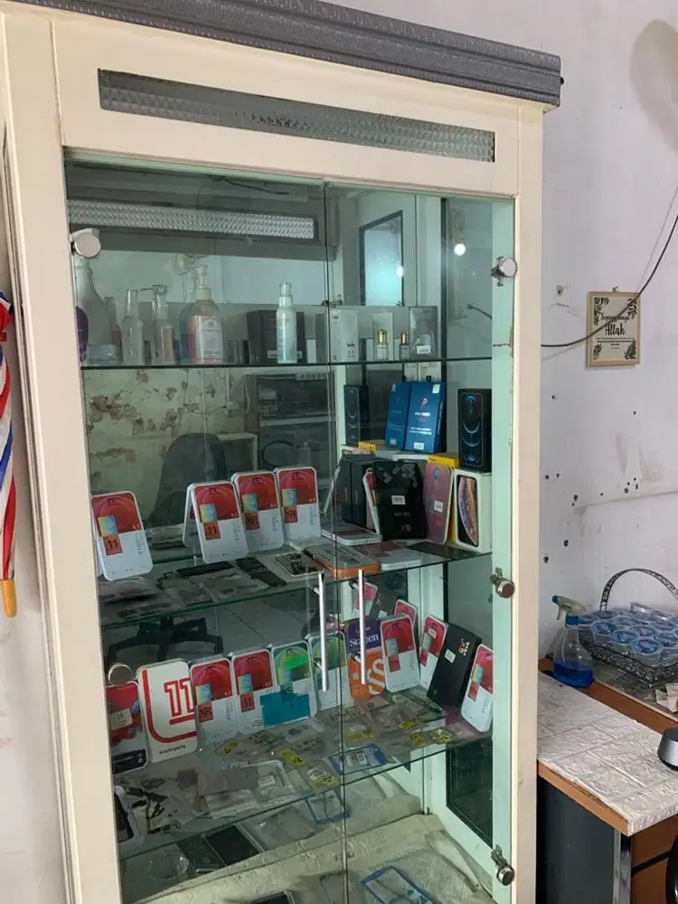 Lemari Pajangan kaca