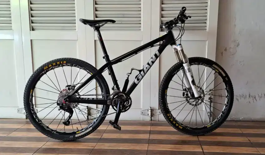 Second Sepeda MTB GIANT HT