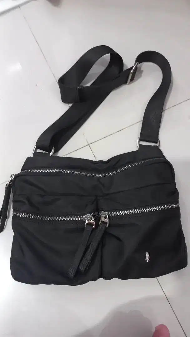 Tas Selempang Hush Puppies
