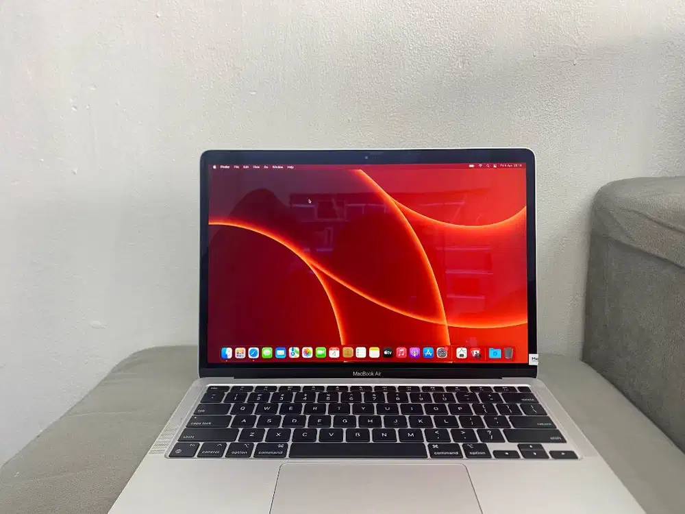 MACBOOK AIR 2020 M1 13 INCH 8/256GB SECOND LIKE NEW!