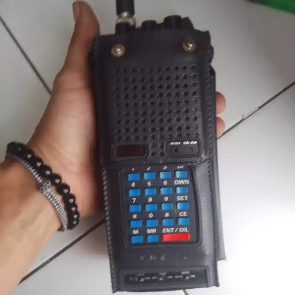 HT YAESU FT207R. Jual apa adanya. Yg paham barang. Mesin on. Unit sj