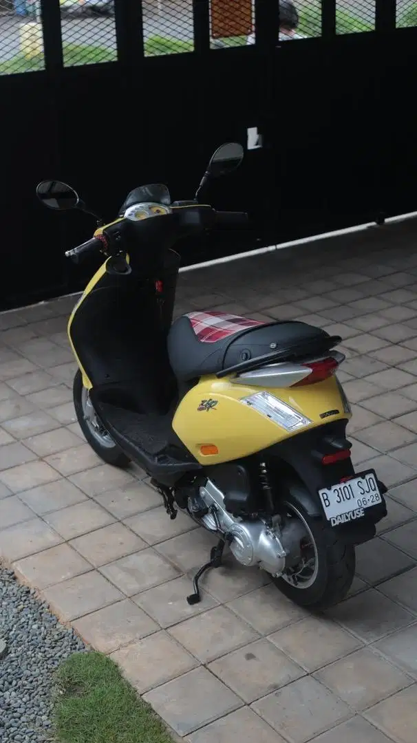 Piaggio Zip Yellow 2012