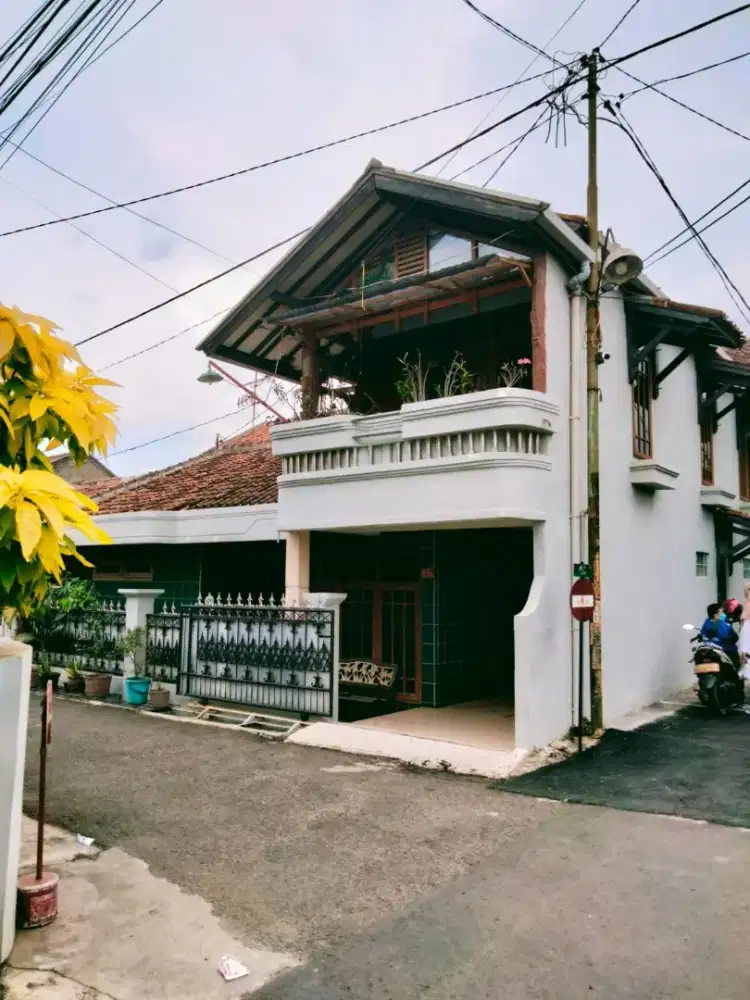 Dijual CEPAT BU Rumah lokasi strategis (Hoek)