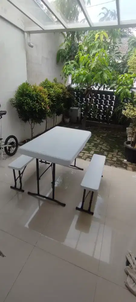 Meja dan kursi outdoor merk krisbow