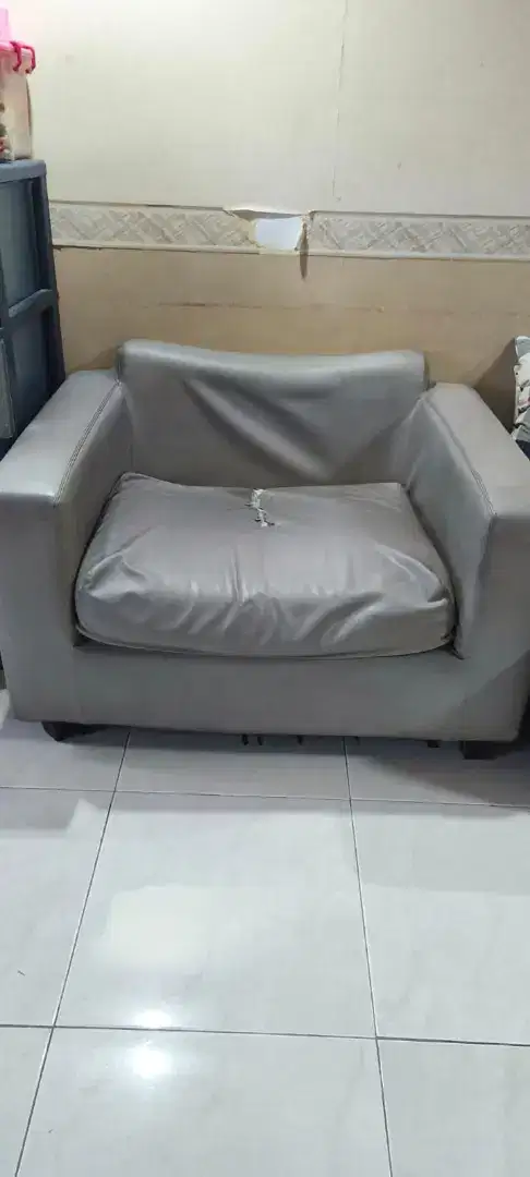 Sofa single ruang tamu