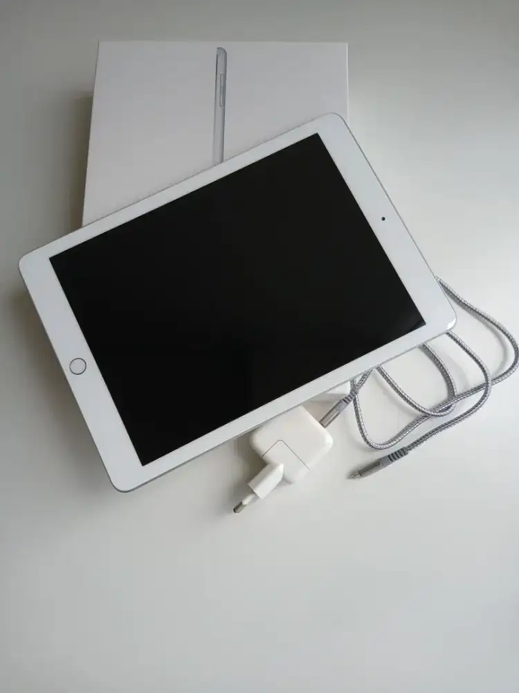 ipad gen 6 - 32 gb - wifi only - warna silver