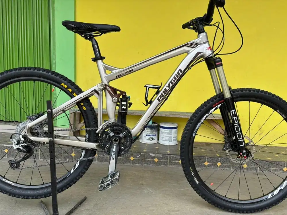 Di jual sepeda gunung polygon collosus