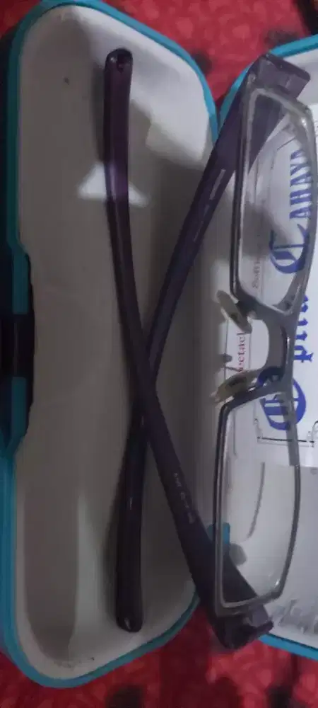 Kacamata ungu, no oakley