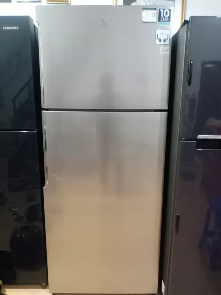 Kulkas 2 pintu merk tipe Electrolux inverter