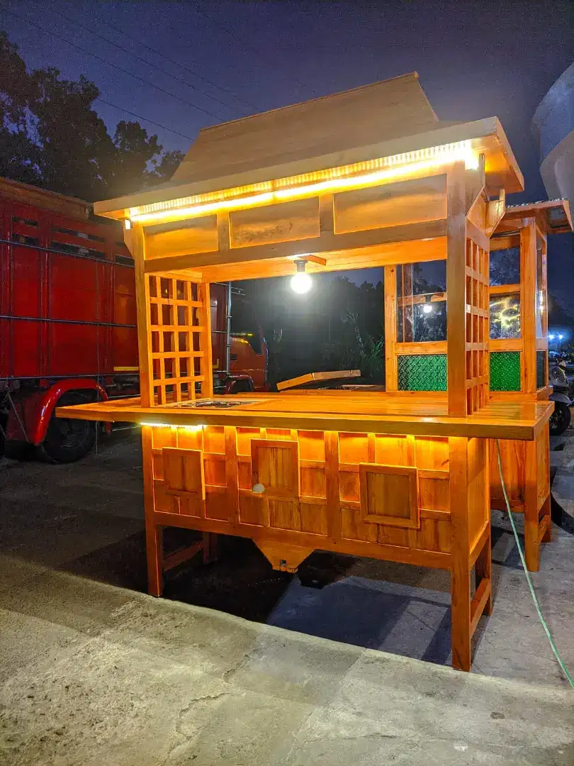 Gerobak angkringan, gerobak mie ayam bakso, gerobak pecel lele, dll